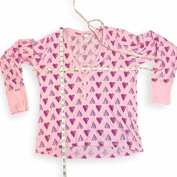 VICTORIA’S SECRET Women’s Pink Long Sleeve Heart Print Henley Top Size Medium - Picture 5 of 5